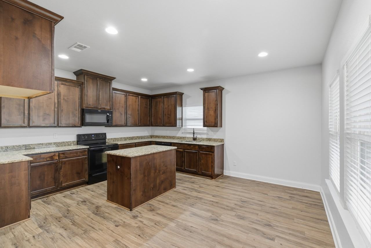 4805 Pickett St #1 - Photo 5 of 24