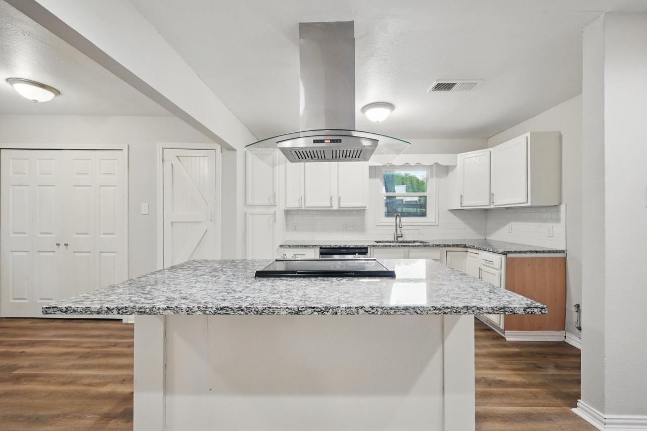 1003 Pecan Dr #1 - Photo 3 of 26