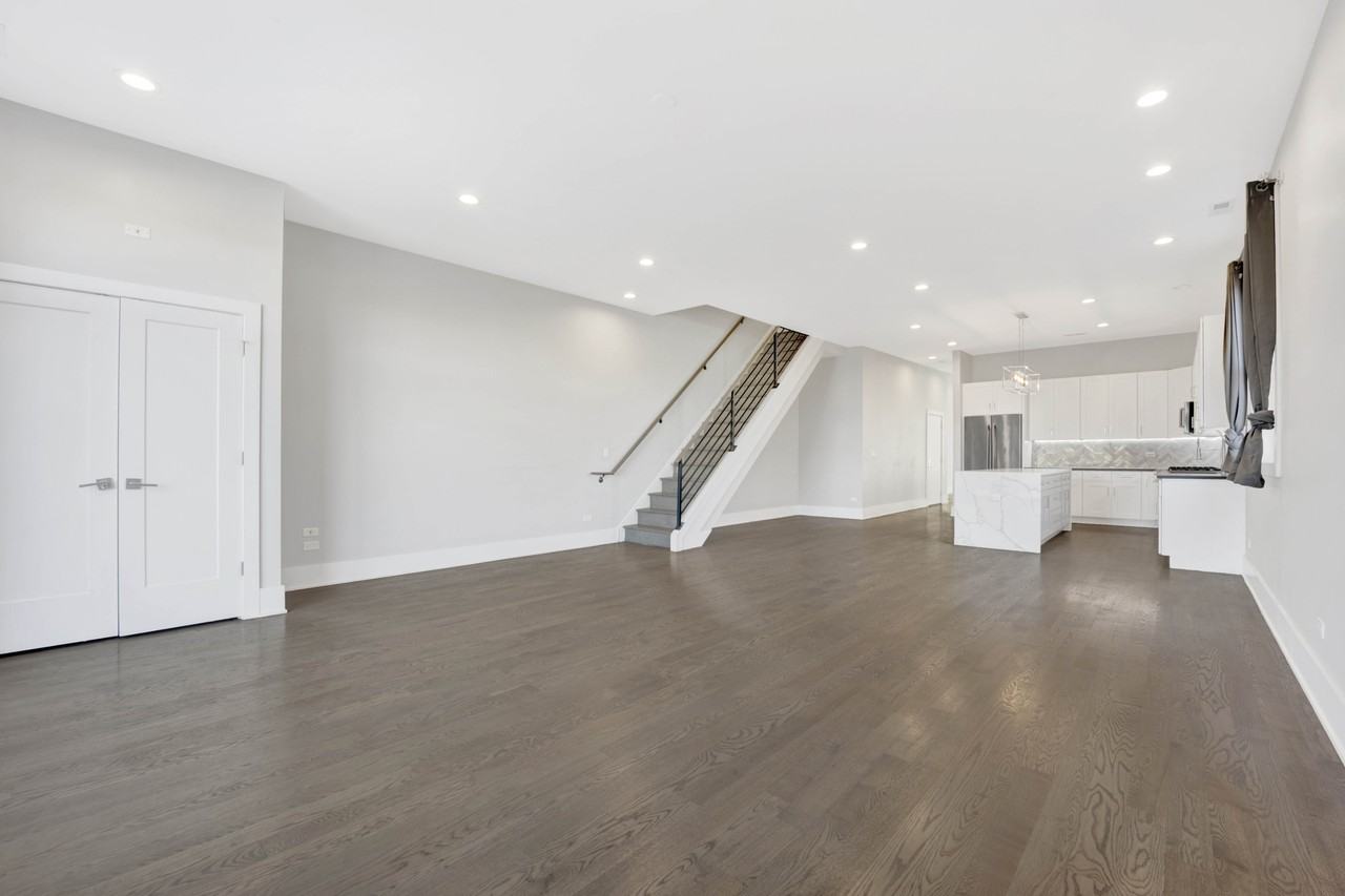 562 W 18th St #3W - Photo 4 of 29