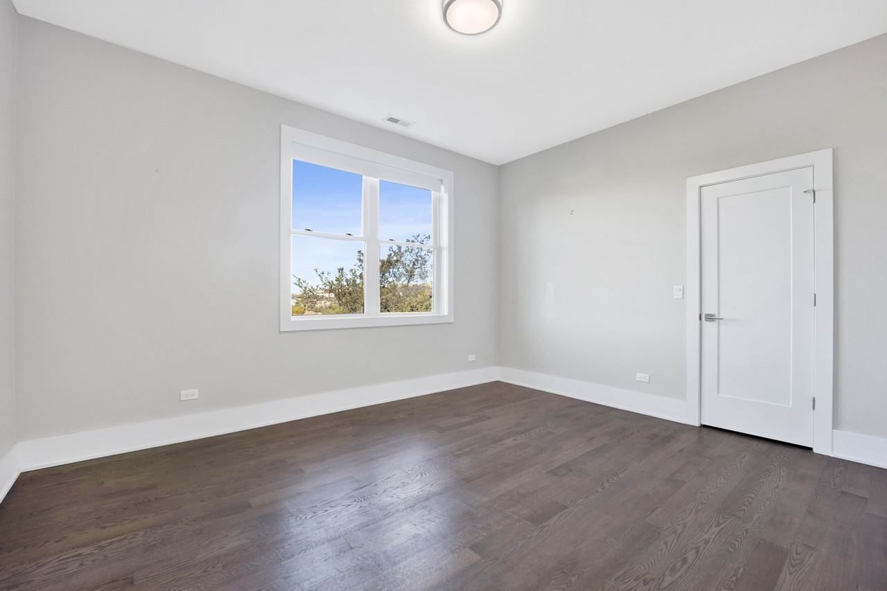 562 W 18th St #3W - Photo 5 of 29