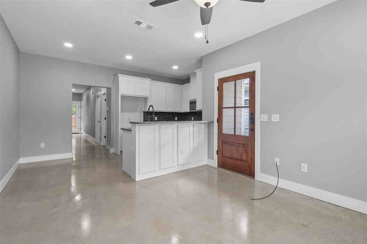 1401 1401/1403 South 5th Avenue, Denison, TX 75020 - 1401 #1401 - Photo 3 of 32