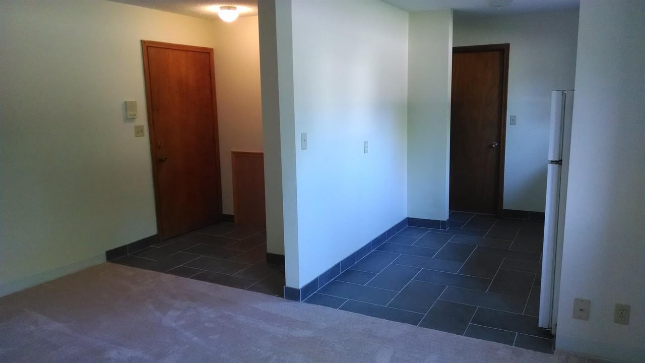 2400 Larpenteur Ave W Apt 9b #B09 - Photo 3 of 4