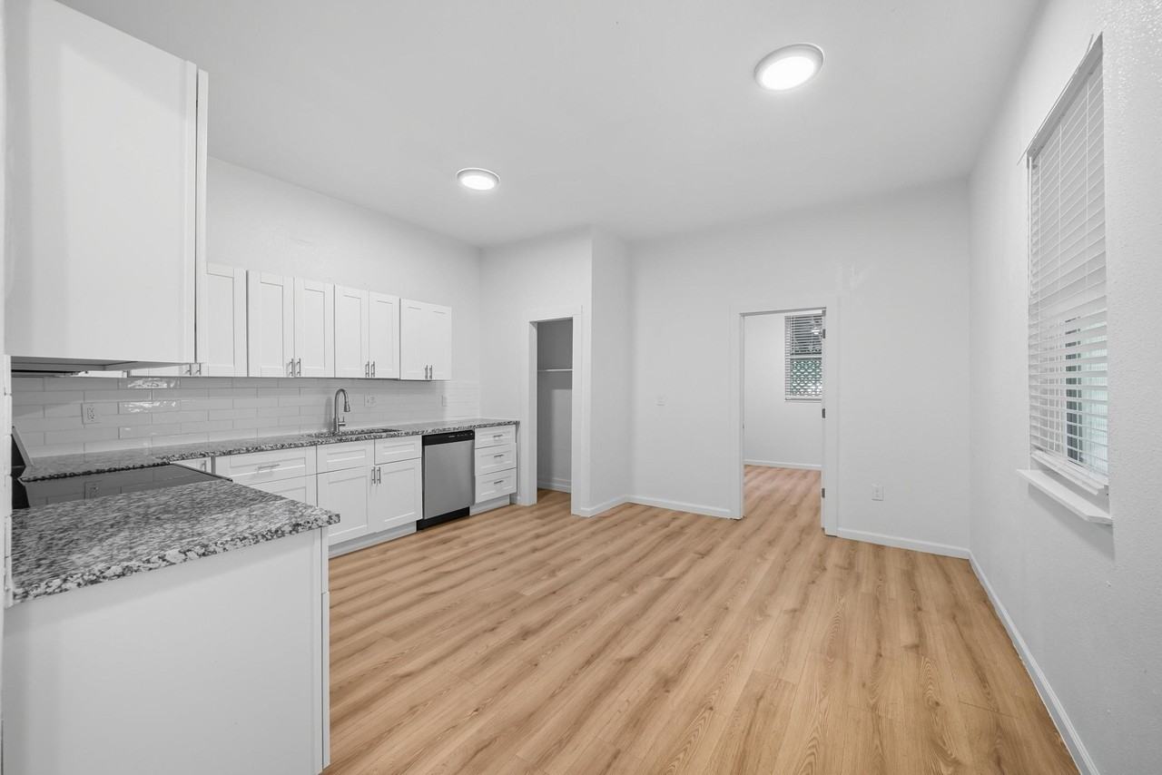 728 S Elm St #1 - Photo 3 of 20