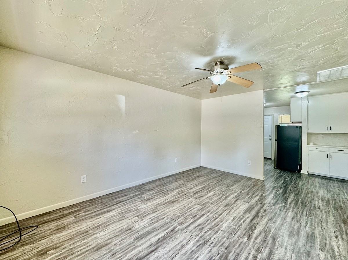 528 N Baumann Ave #1 - Photo 3 of 13