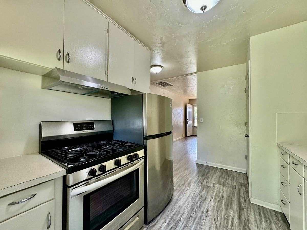 528 N Baumann Ave #1 - Photo 5 of 13