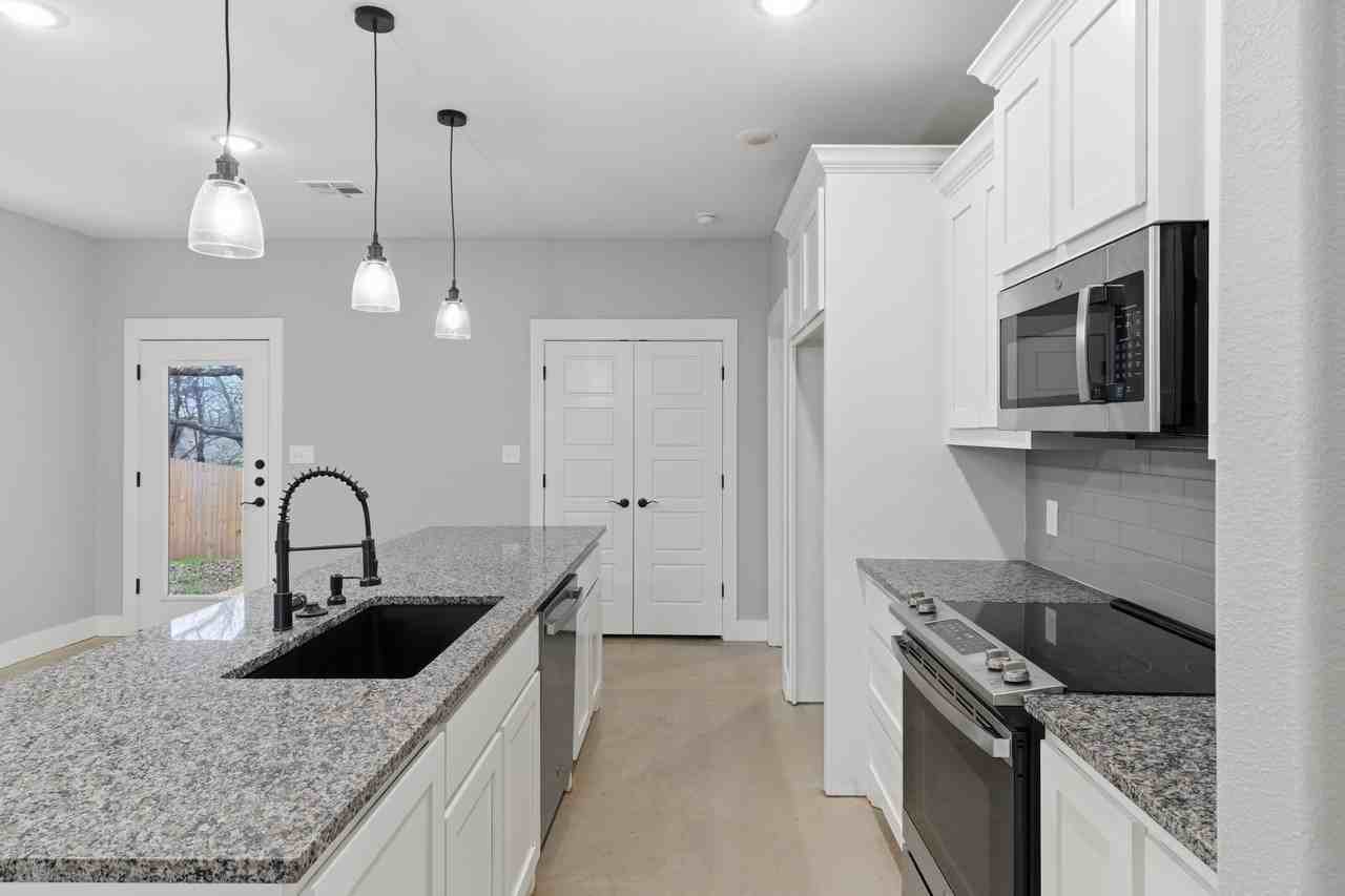 116 West Harrison Street #1 - Photo 4 of 25