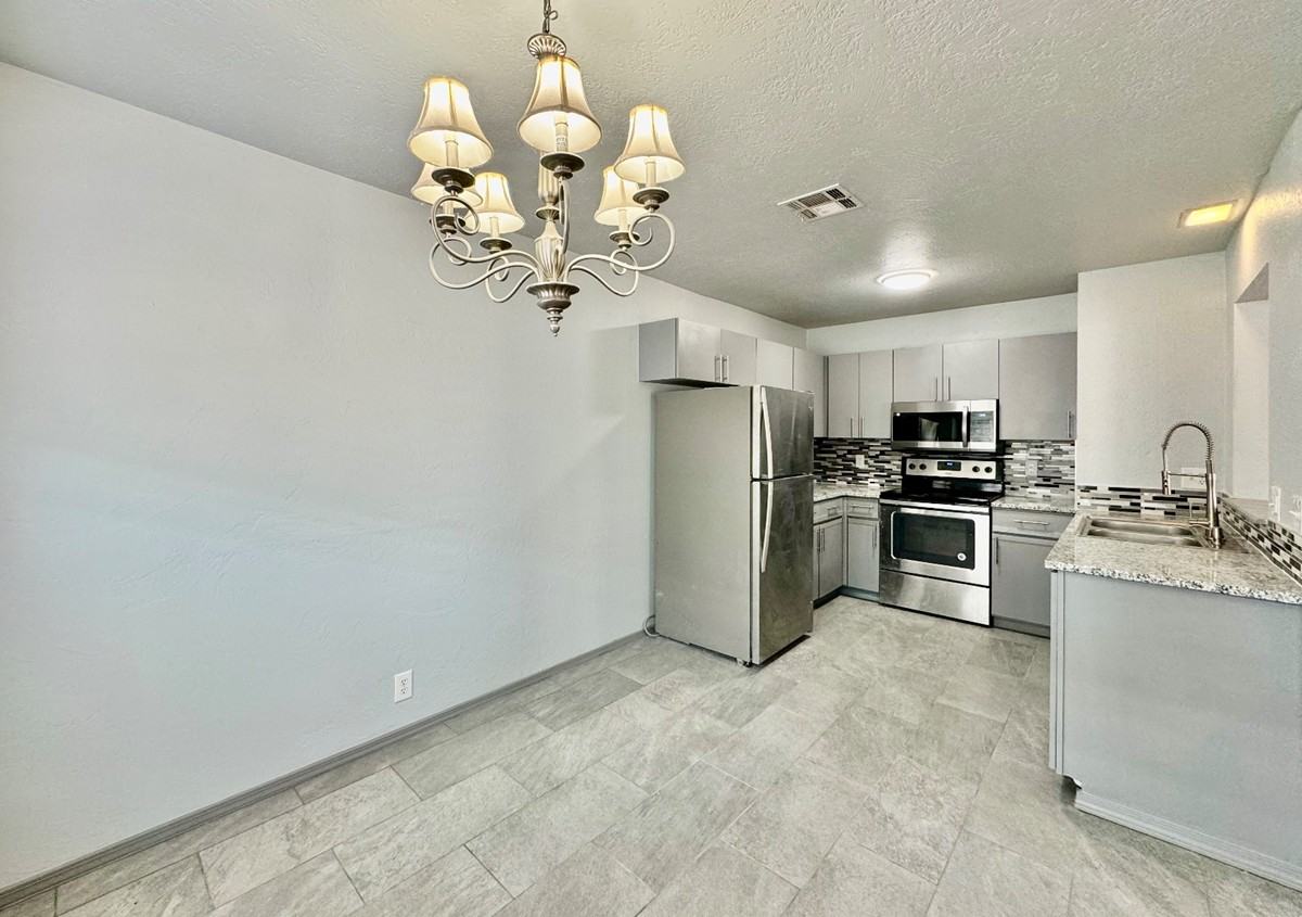 925 Swan Lake Ct #1 - Photo 4 of 24