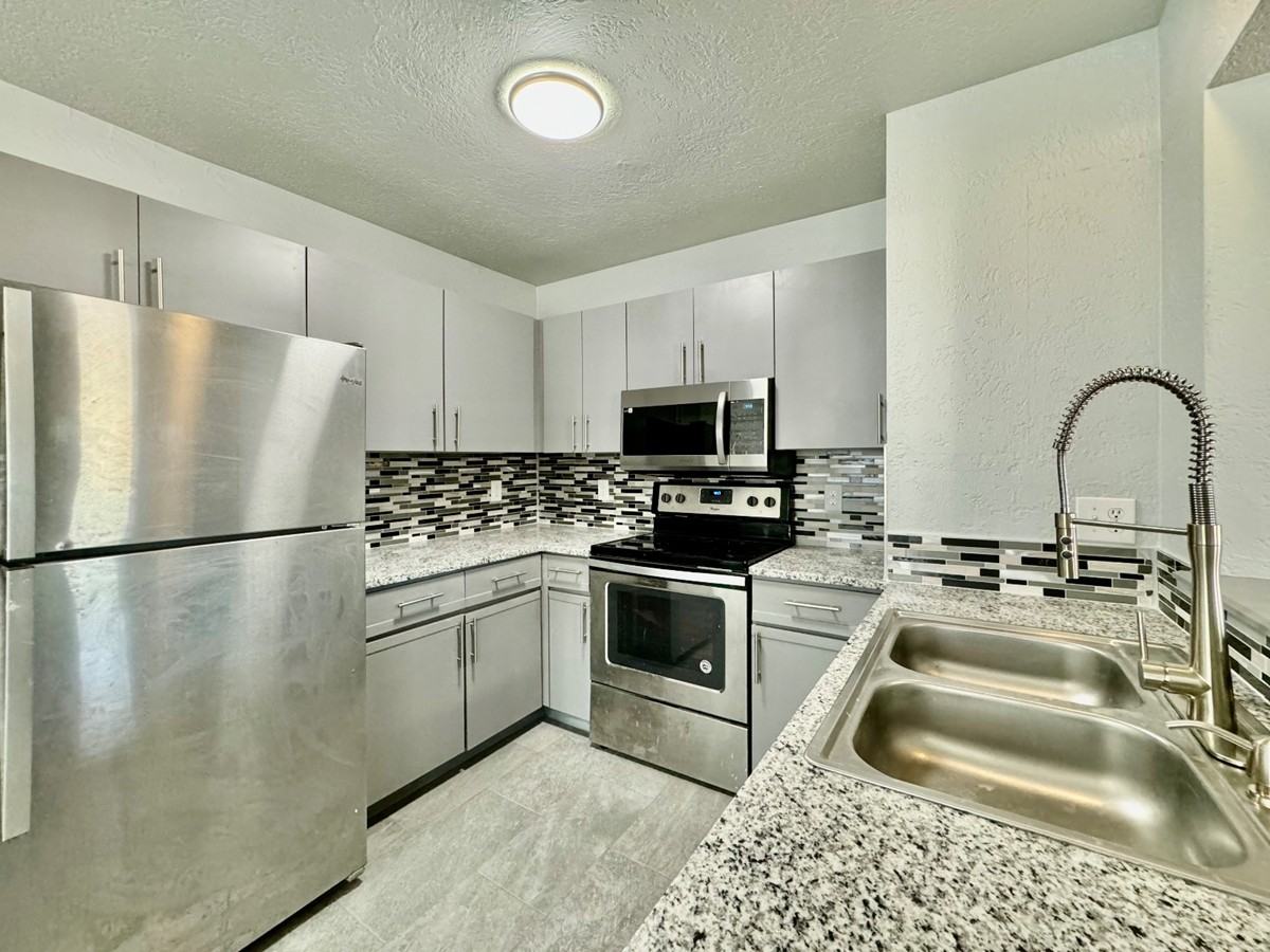 925 Swan Lake Ct #1 - Photo 5 of 24