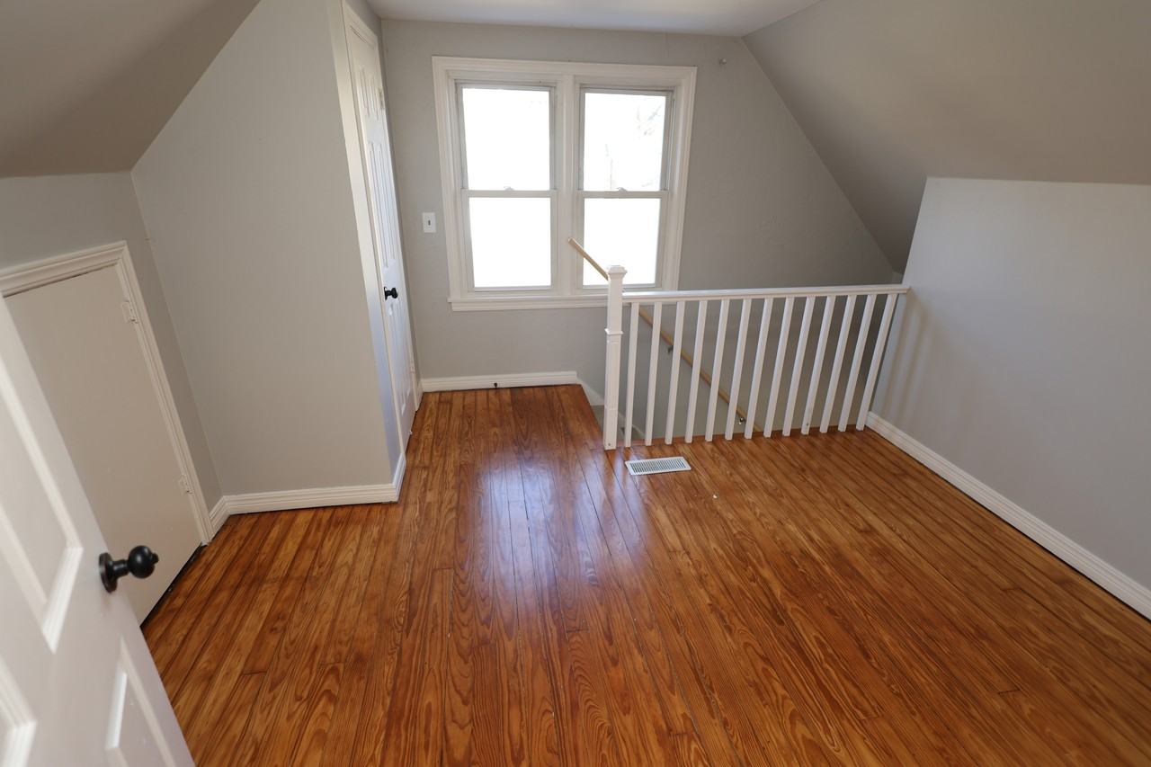 923 N 10th St #1 - Photo 6 of 8