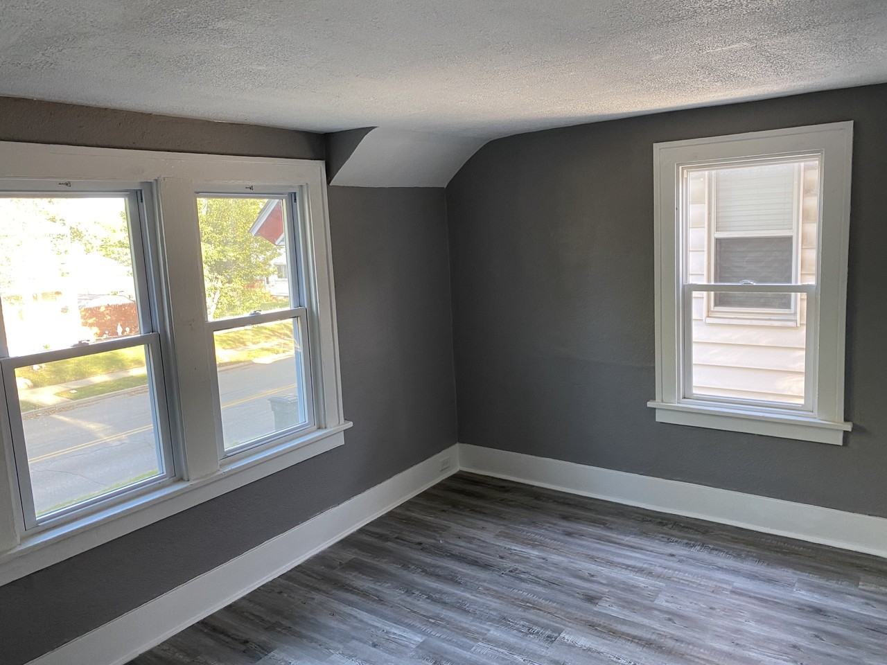 1243 Portage Avenue - Photo 5 of 8