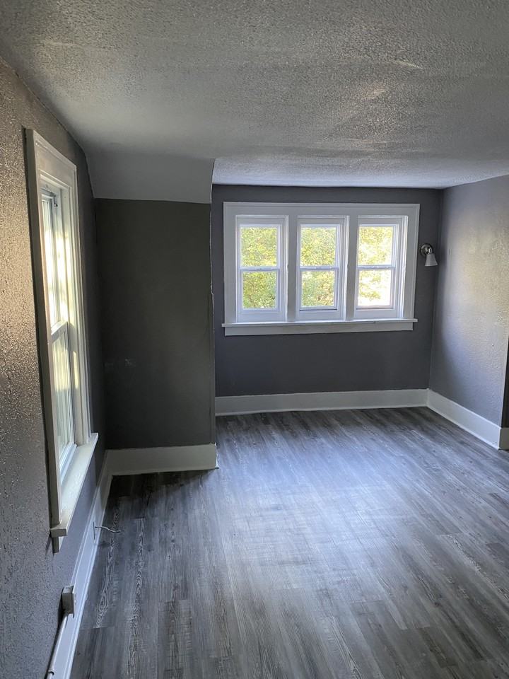 1243 Portage Avenue - Photo 6 of 8