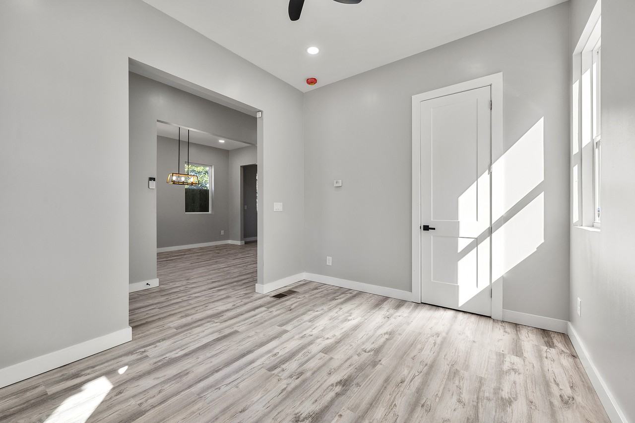 726 Windsor Street Southwest #1 - Photo 3 of 38