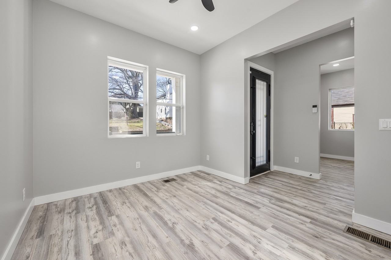 726 Windsor Street Southwest #1 - Photo 4 of 38