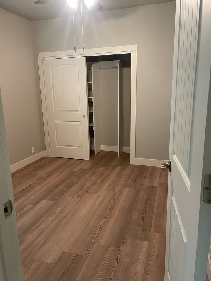 212 South Selig Avenue #212-8-5 - Photo 3 of 5