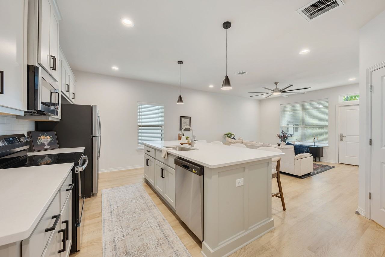 208 Richards Street #A - Photo 4 of 14