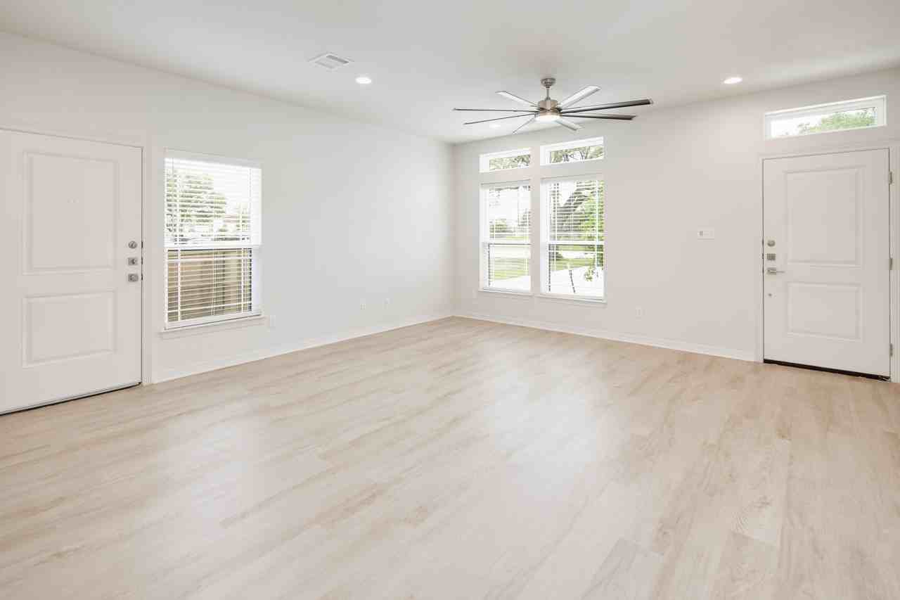 210 Richards Street #1 - Photo 6 of 26