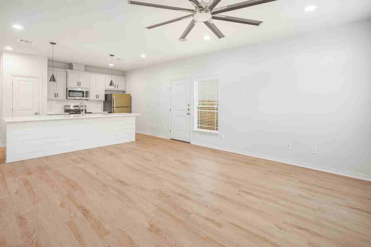 309 Sterling St #1 - Photo 5 of 26