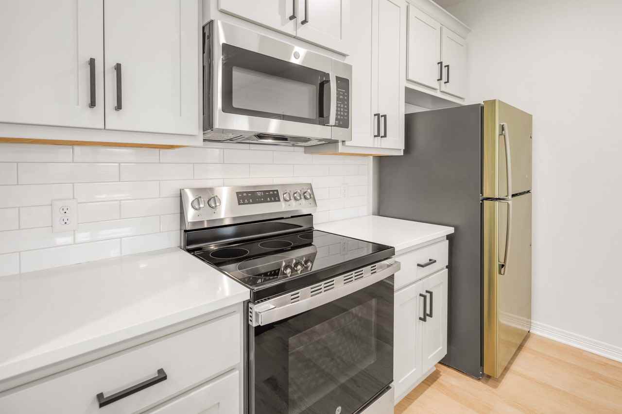 309 Sterling St #1 - Photo 6 of 26