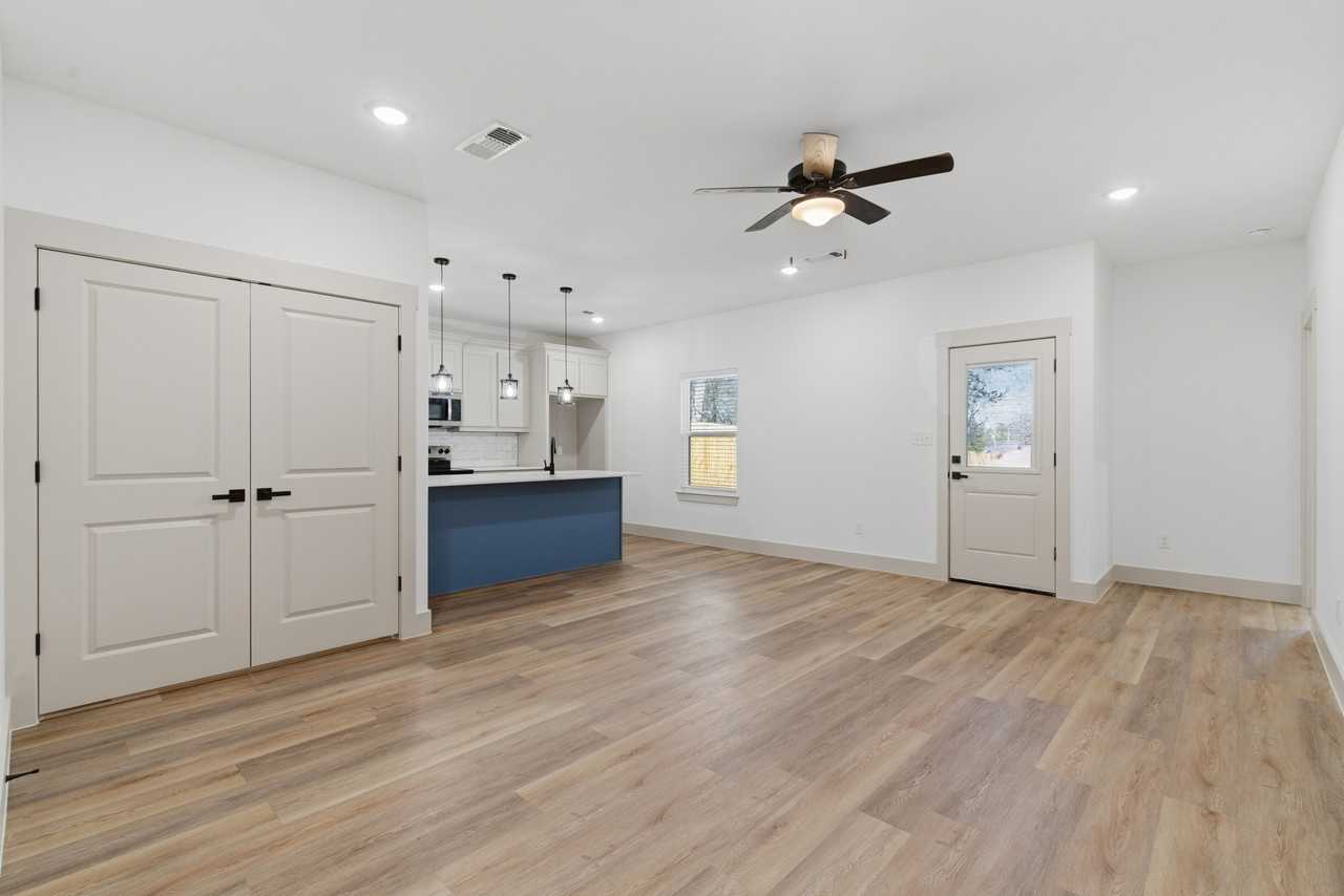 425 E Munson St #1 - Photo 2 of 28
