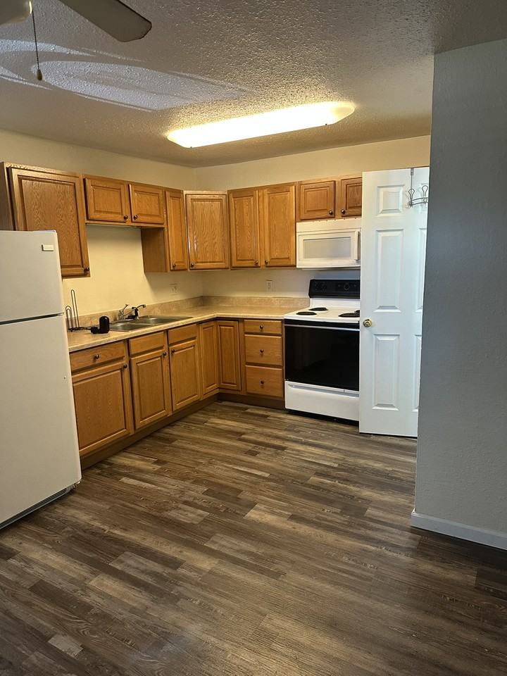 425 W Service Road East - #7 - Photo 4 of 5