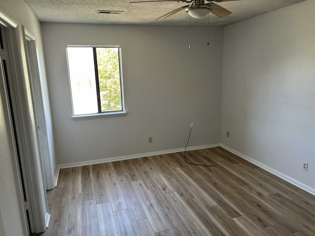 3615 N Crestview Dr Nw #2 - Photo 6 of 11