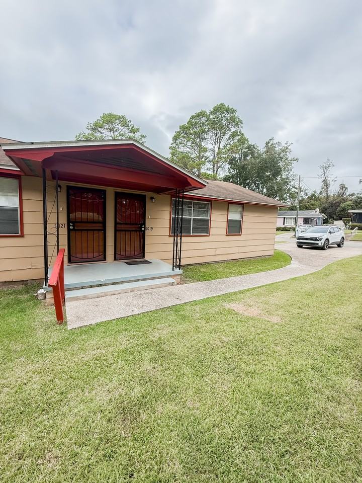 1021 Griffin Street #1 - Photo 4 of 16