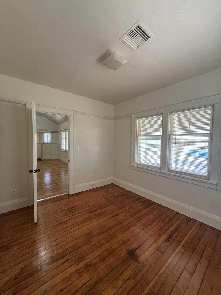 1403 East Fillmore Street #1 - Photo 7 of 24