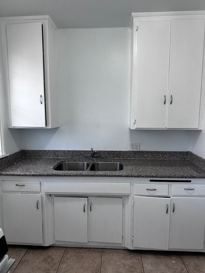 1353 1/2 Anaheim St #1353-1-2 - Photo 3 of 18