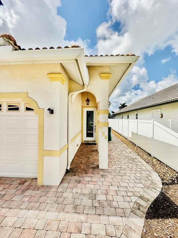 754 107th Avenue North #1 - Photo 3 of 46