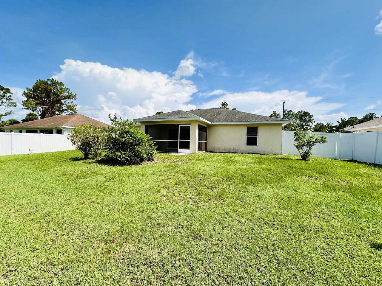 1067 Butler St E #1 - Photo 6 of 25