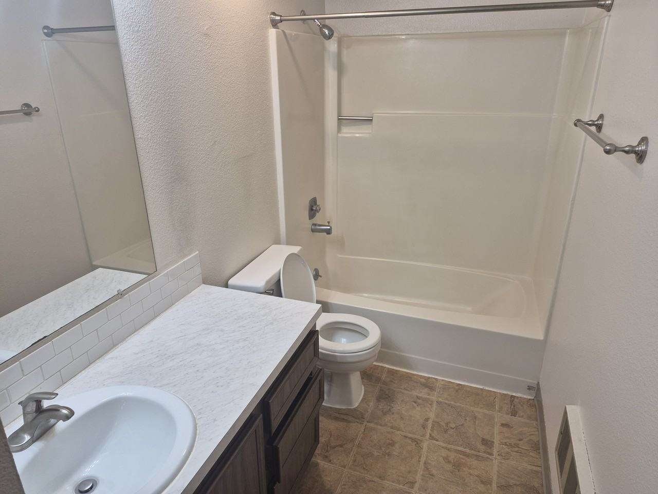 1241 1241 NE Hogan PlaceOnsite Office: 1229 #1241 - Photo 5 of 16