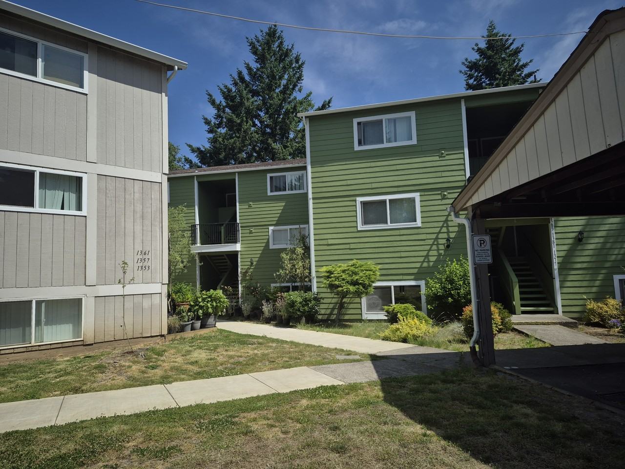 1241 1241 NE Hogan PlaceOnsite Office: 1229 #1241 - Photo 7 of 16