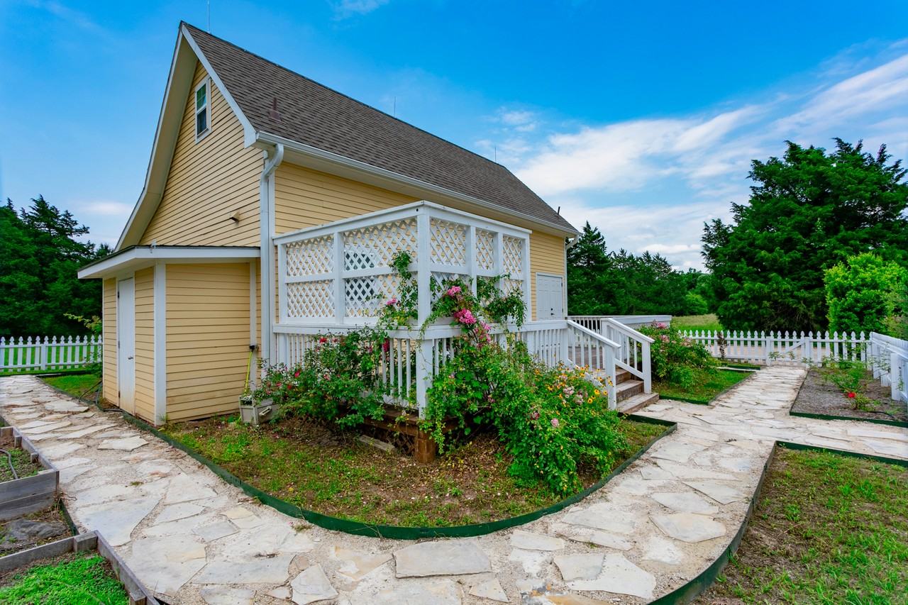 404 N Meyersville Rd #1 - Photo 3 of 11