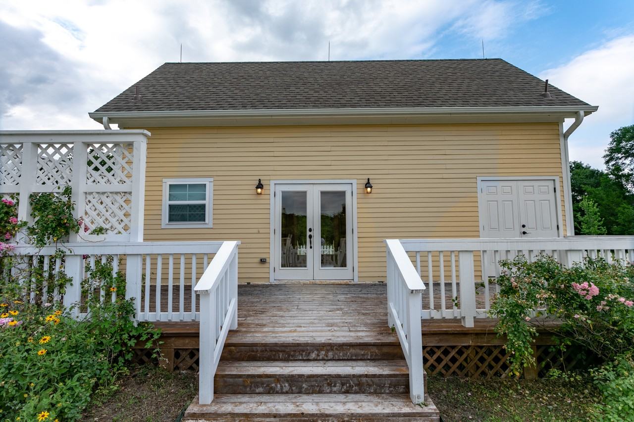 404 N Meyersville Rd #1 - Photo 4 of 11