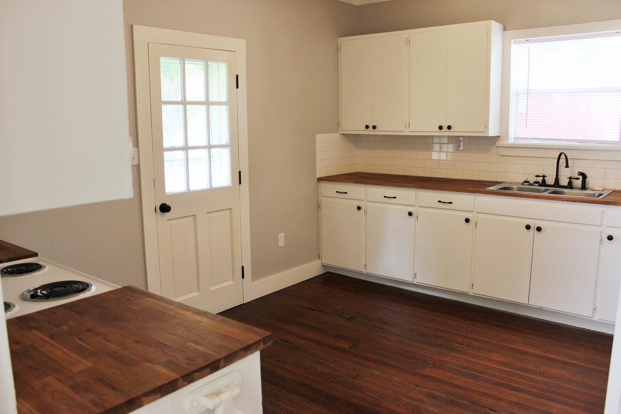 704 East Academy Street #1 - Photo 7 of 14