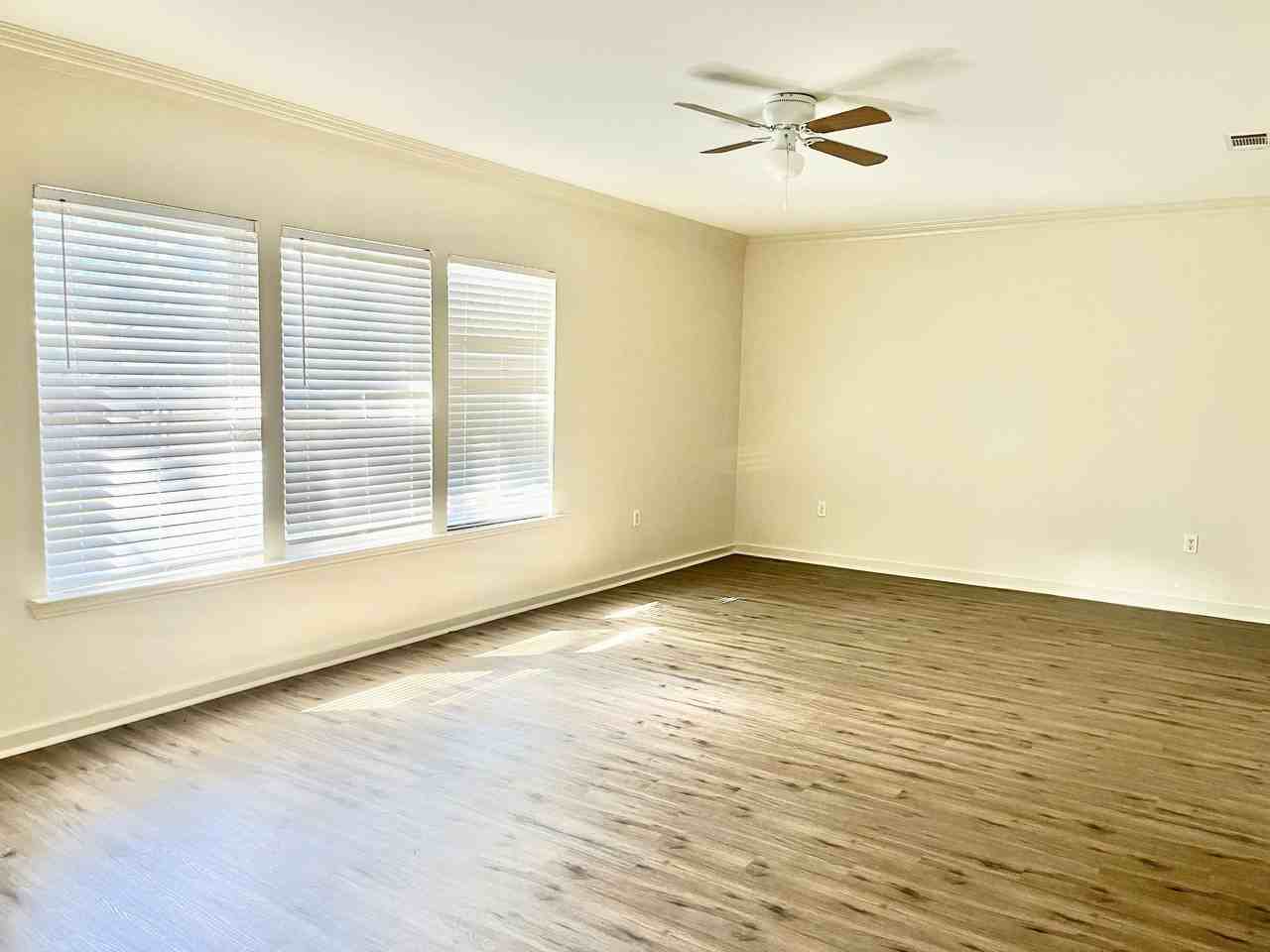 512 Broadmoor Ave #1 - Photo 5 of 15