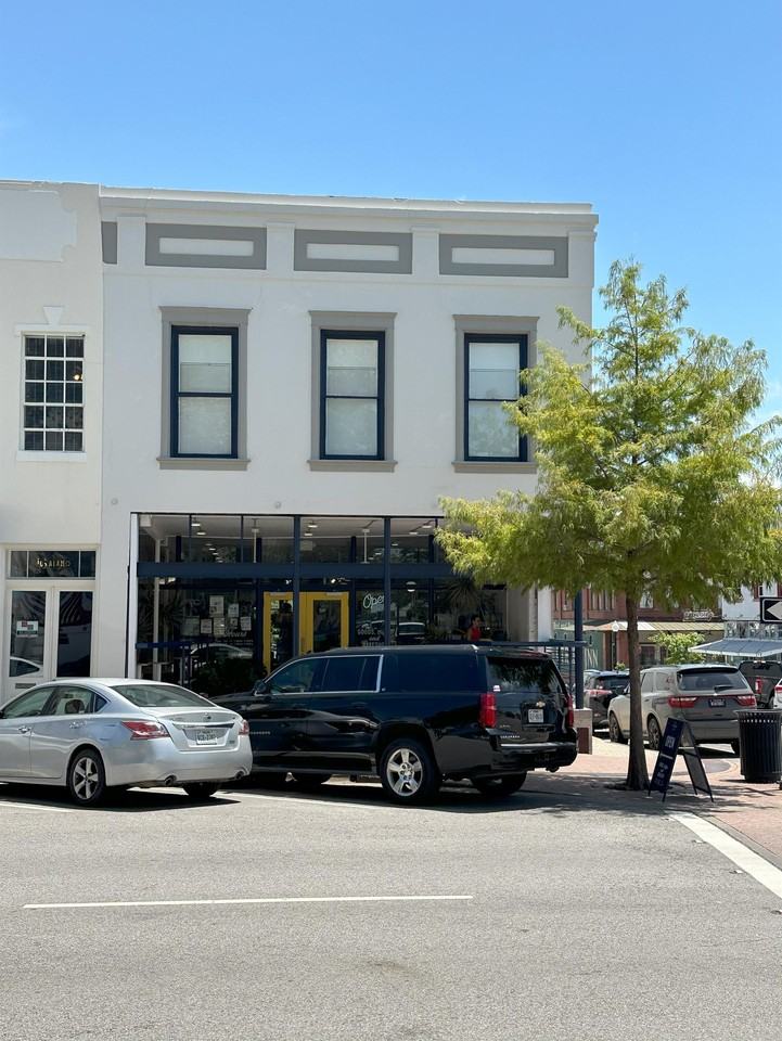 102 East Alamo Street #E - Photo 3 of 16