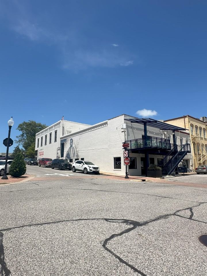 102 East Alamo Street #E - Photo 5 of 16