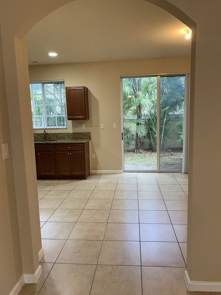 3236 Nw 31st Ter #1 - Photo 6 of 43