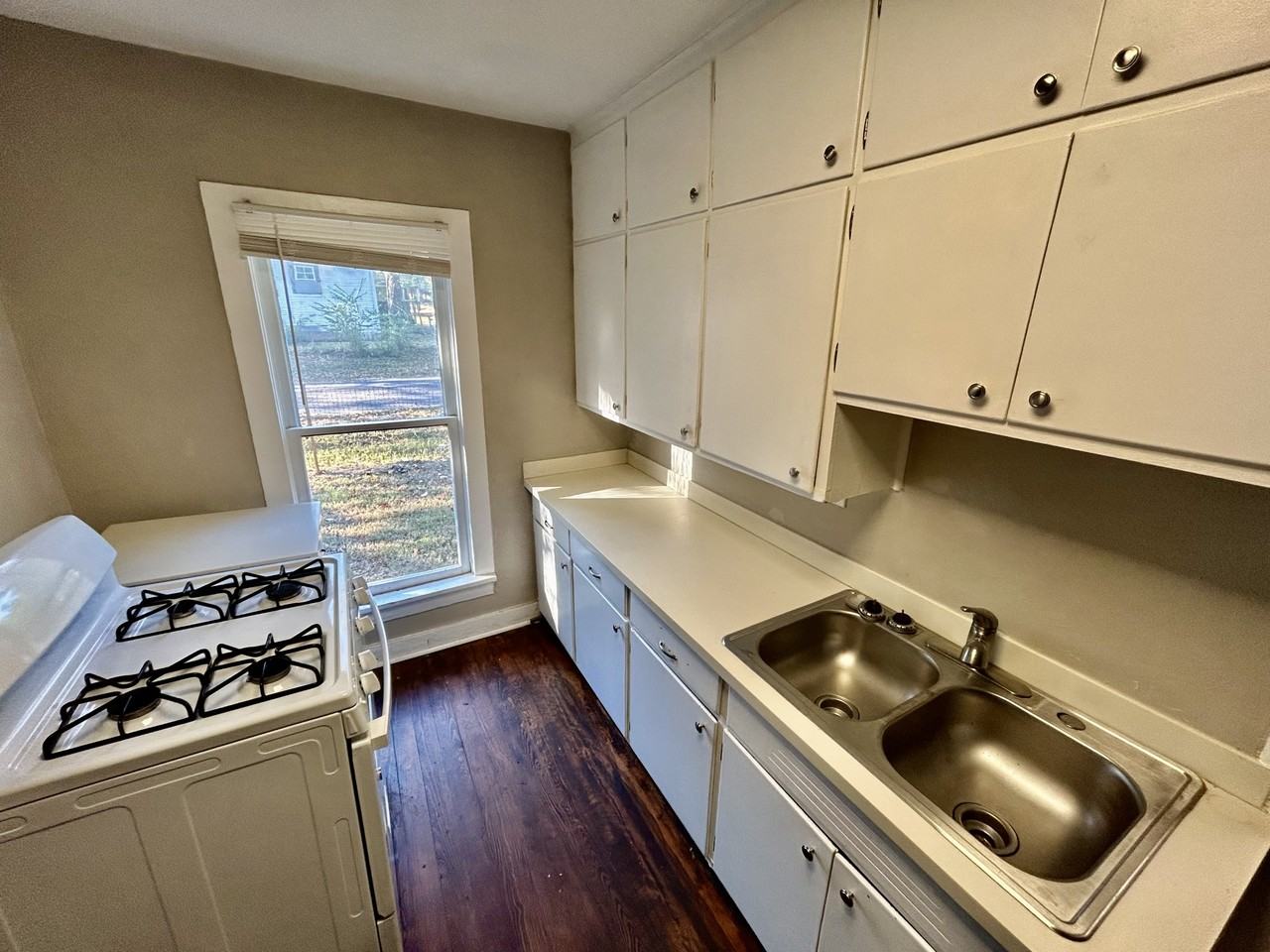 303 North Maple Street #1 - Photo 4 of 10