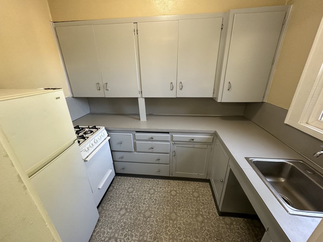 573 E 13th Ave #02 - Photo 4 of 5