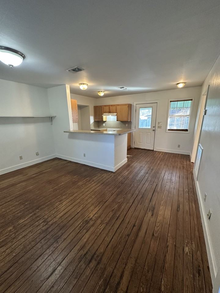 1206 East Alamo Street #1 - Photo 2 of 20