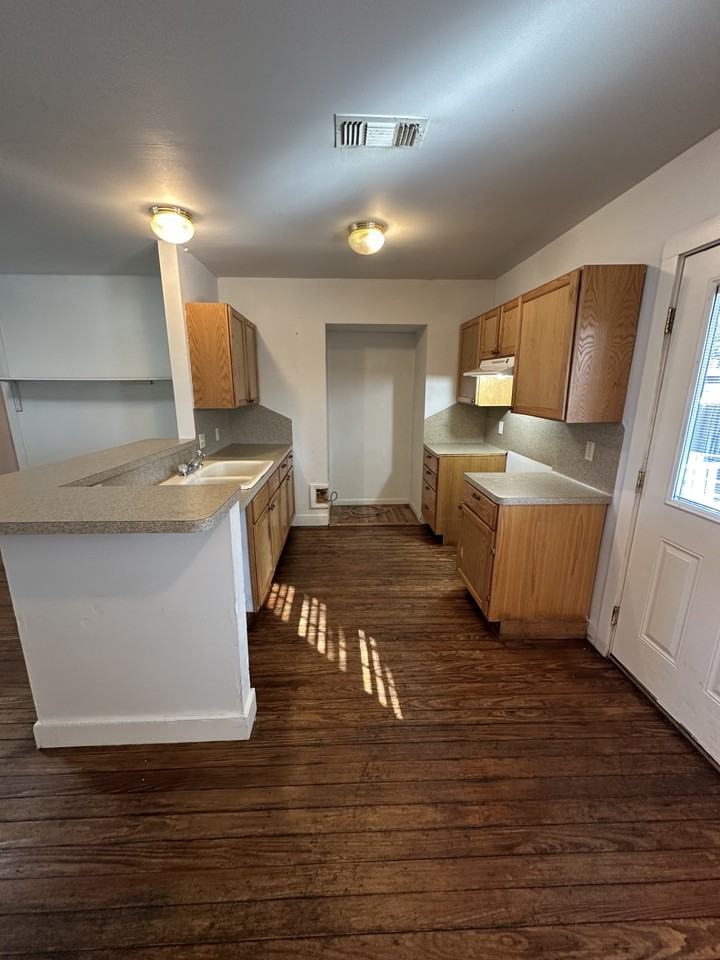 1206 East Alamo Street #1 - Photo 3 of 20