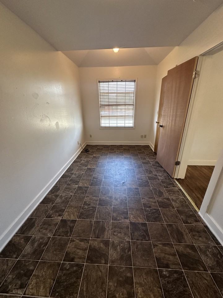 1206 East Alamo Street #1 - Photo 5 of 20