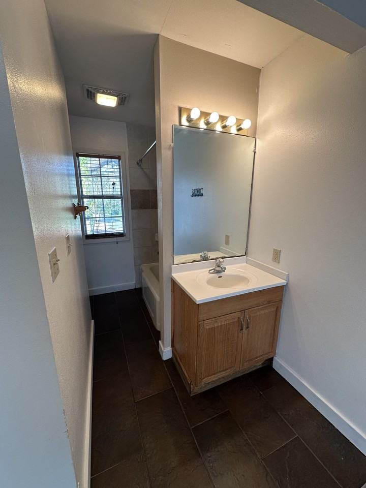 1206 East Alamo Street #1 - Photo 7 of 20