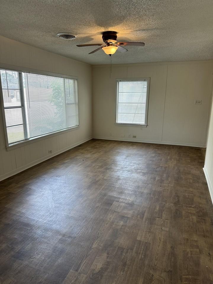 100 West Stone Street #1 - Photo 3 of 11