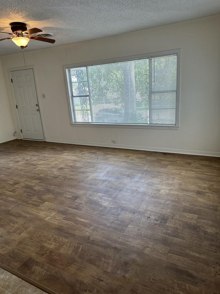 100 West Stone Street #1 - Photo 4 of 11