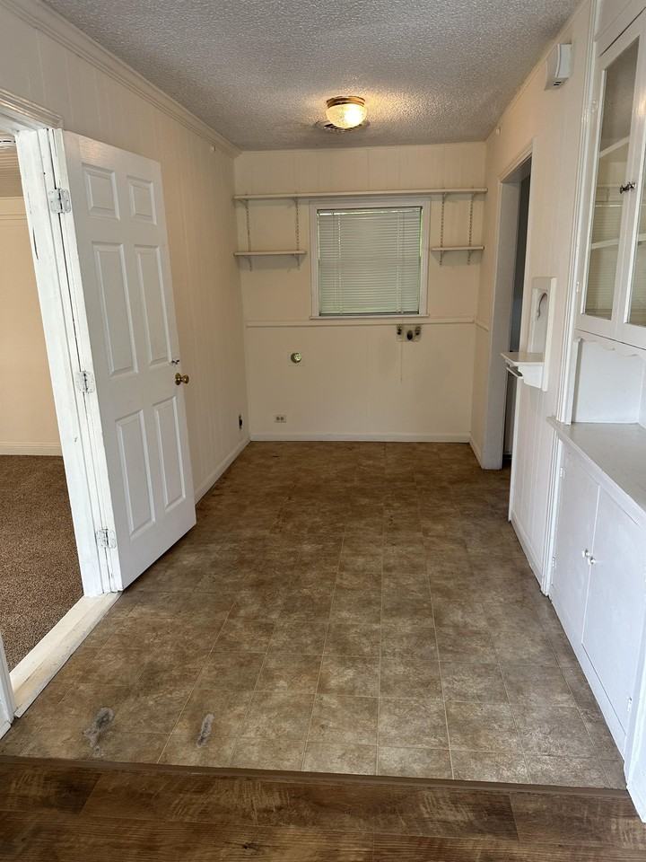 100 West Stone Street #1 - Photo 6 of 11