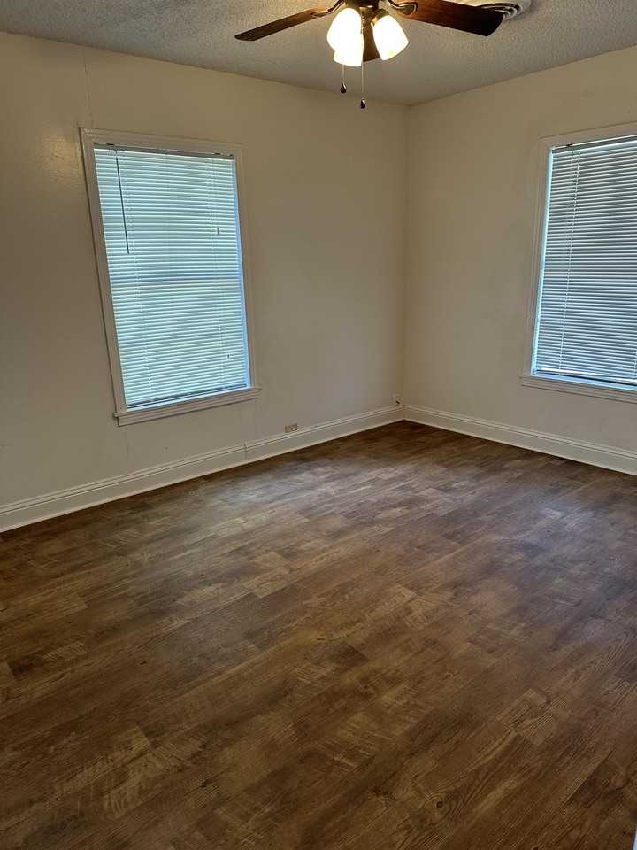 100 West Stone Street #1 - Photo 7 of 11