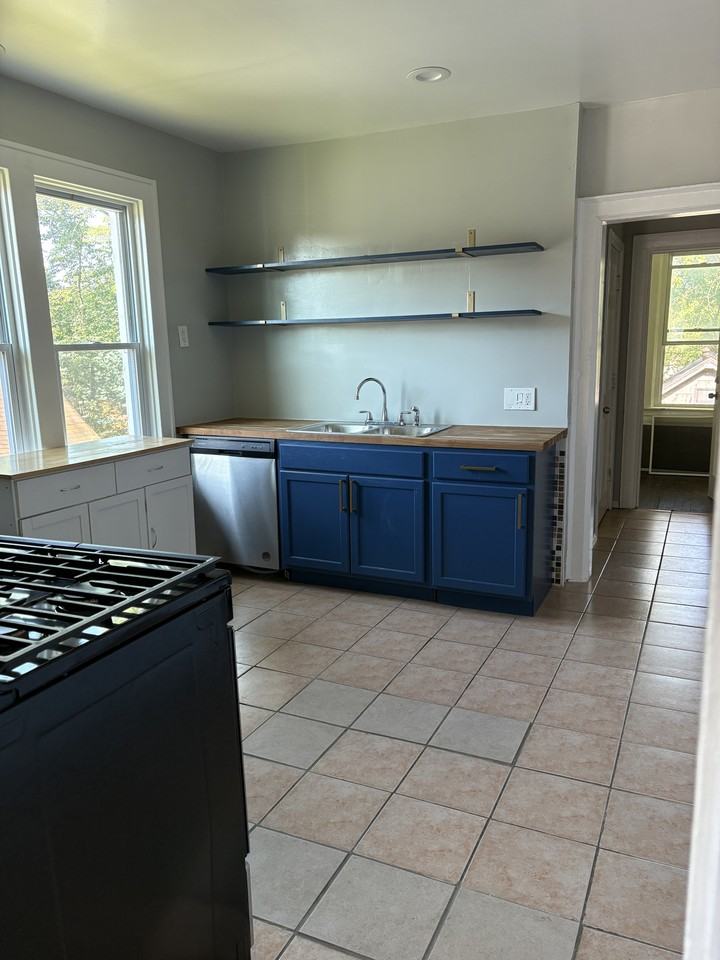 232 232 Dewitt StreetUnit 2 #2 - Photo 3 of 10